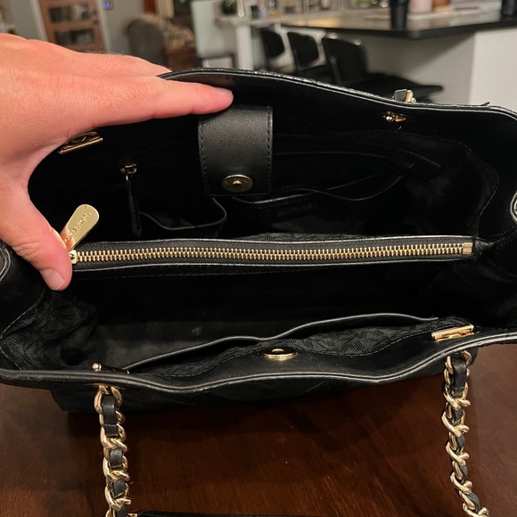 Michael Kors Leather Handbag Set - Picture 7 of 11